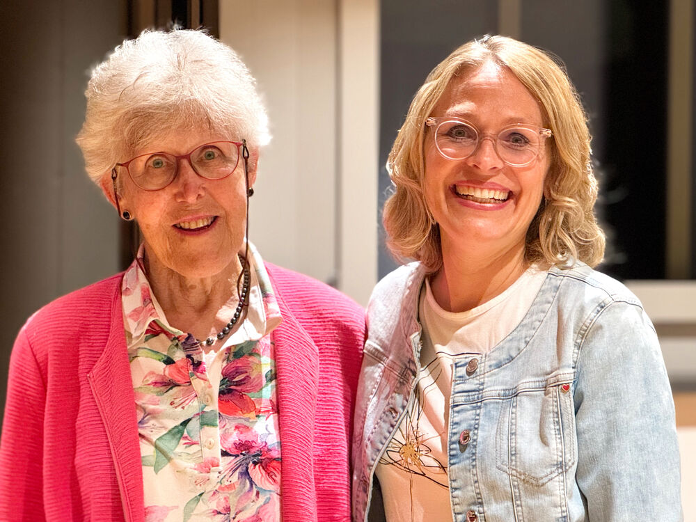 Die ausscheidenden Vorstandsmitglieder Klara Bosshard und Eveline Meyer-Bartlome (v.l.n.r.)